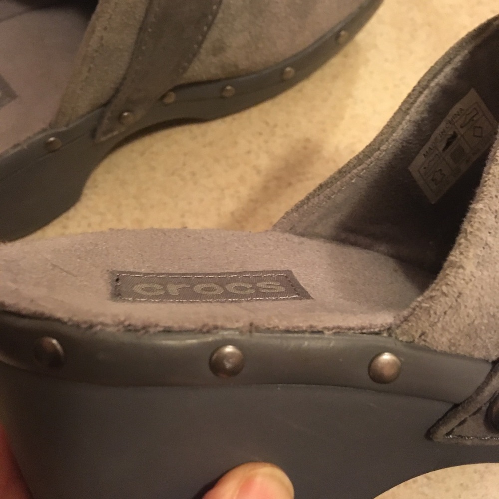 Crocs Size 8 - image 6